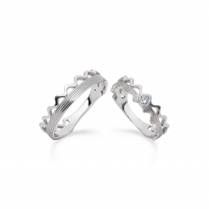 シプレドオールの結婚指輪【エンジェル　スリム】ウェーブ状の立体的なデザインが他にないデザインとして手元を華やかに見せてくれます。