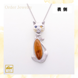 浦和のジュエリーショップ「シプレドオール」でご依頼された琥珀用いた猫のペンダントネックレスのオーダーメイドジュエリー作品