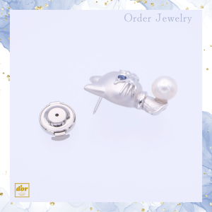 猫をモチーフにしたシルバー製ピンブローチ。ブルーサファイアの瞳とパールをあしらったオーダージュエリー。