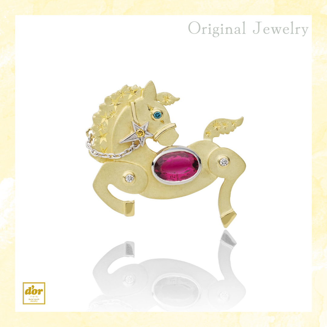 勝ち馬 ネックレス K18 イエローゴールド ブルーダイヤモンド イエローダイヤモンド 2026年 丙午 縁起物