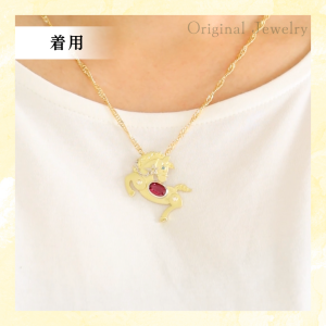 勝ち馬 ネックレス K18 イエローゴールド ブルーダイヤモンド イエローダイヤモンド 2026年 丙午 縁起物