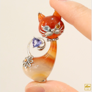 2026年2月15日〜18日に日本橋三越7階で開催。メノウを使用した一点物の猫ジュエリー。上品なデザインを紹介しています。独自デザインの猫モチーフジュエリーが会場でご覧いただけます。
